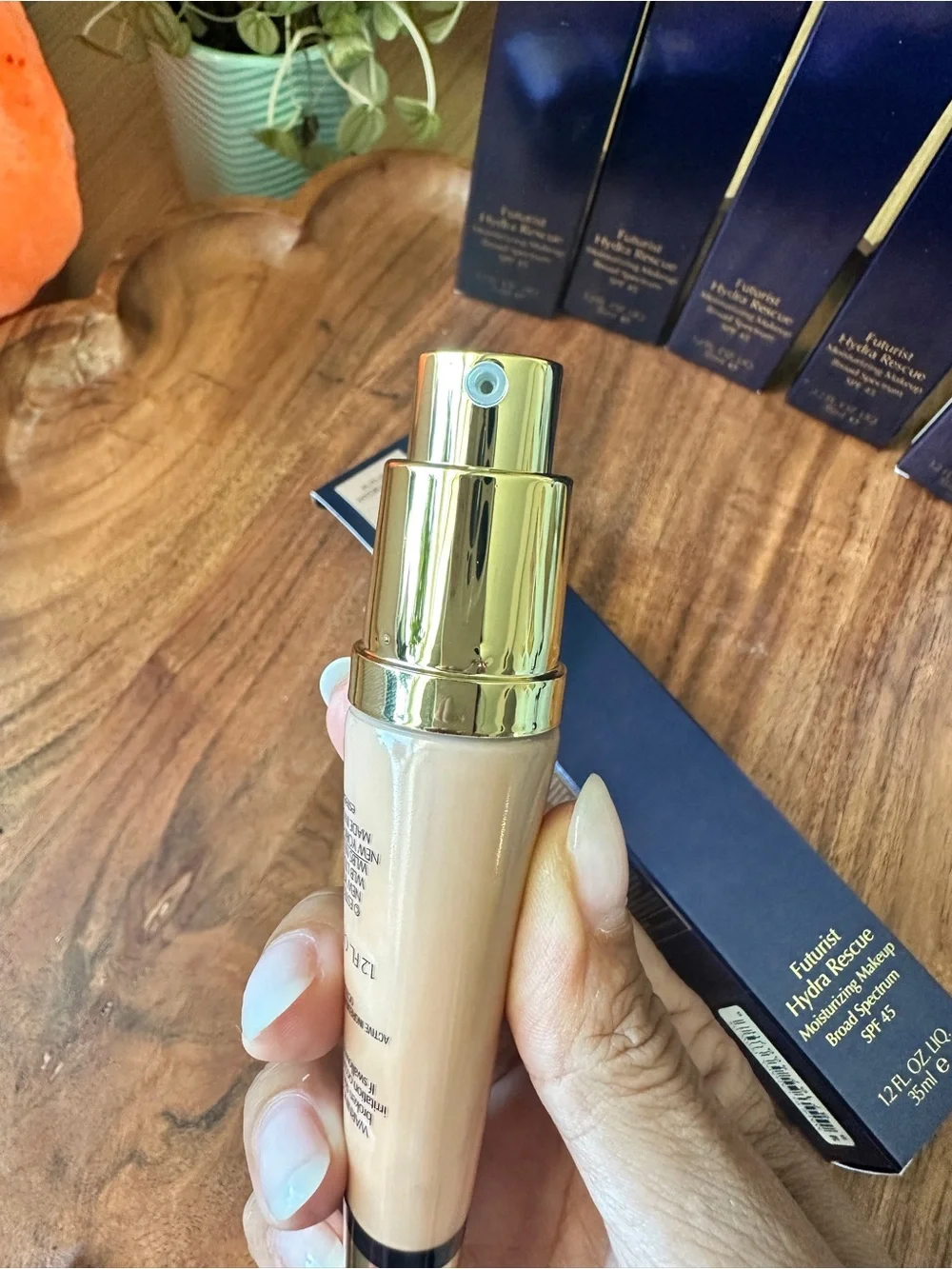 Estee Lauder Futurist Hydra Rescue Moisturizing Makeup 4N1 Shell Beige